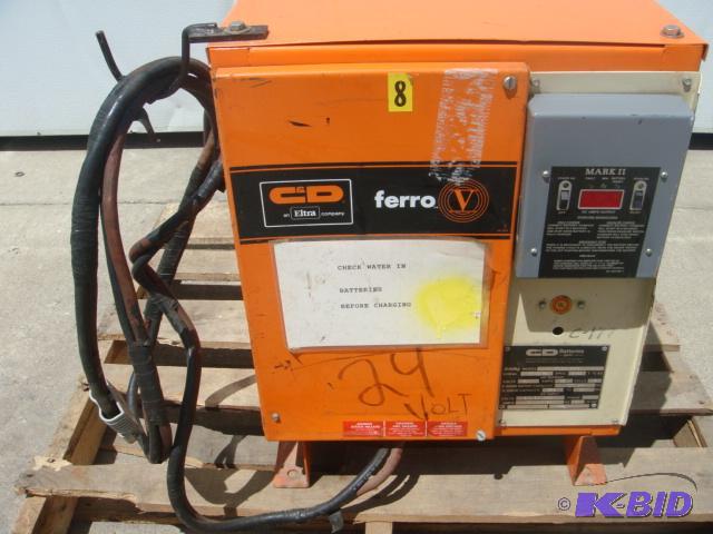 lot 28 image: Battery Charger