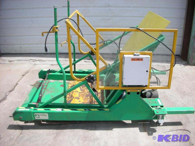 lot 39 image: Powered Cart Dumper