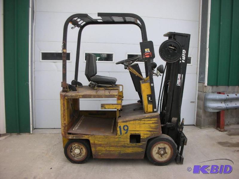 lot 57 image: Yale Electric Forklift