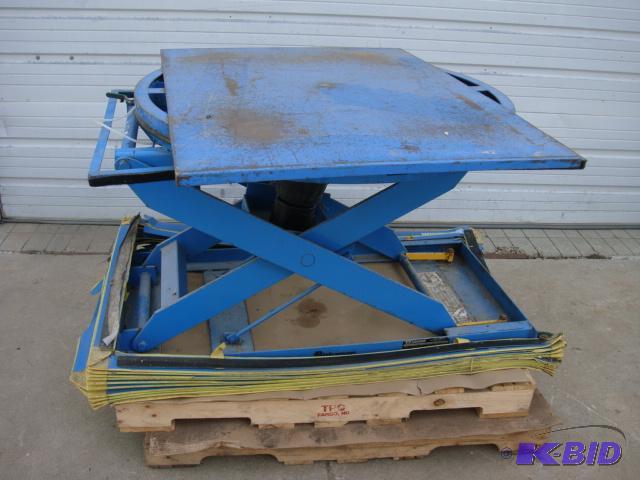 lot 64 image: Bishamon Lift Table