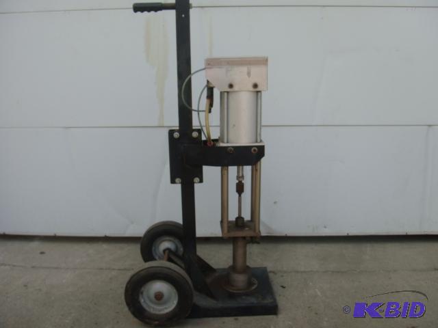 lot 65 image: Air Operated Oil Pump