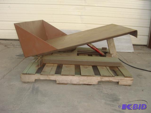 lot 87 image: Auto Quip Tilt Table