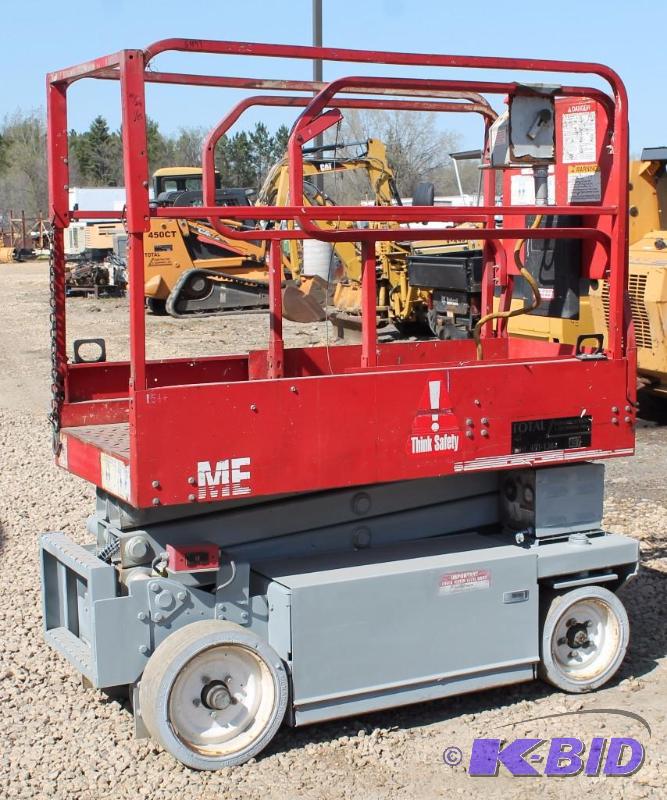 lot 2 image: MEC 1532 ES Scissor Lift, Man Lift Year 2000...