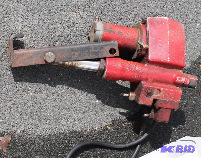 lot 26 image: Western Plow Pump With Chain Arm Bar Cable Co...