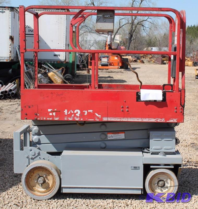 lot 6 image: MEC 1932 ES Scissor Lift, Man Lift Year 2000...