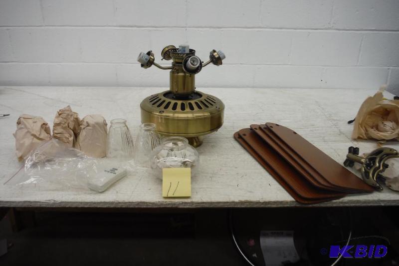 lot 11 image: Hunter Fan Missing all screws for blades and install has everything else