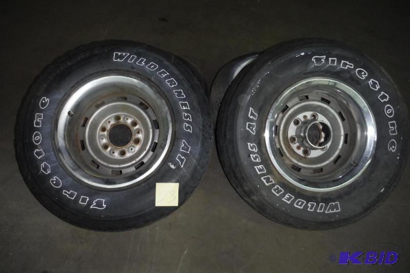 lot 23 image: Set of 15 truck rims and tires