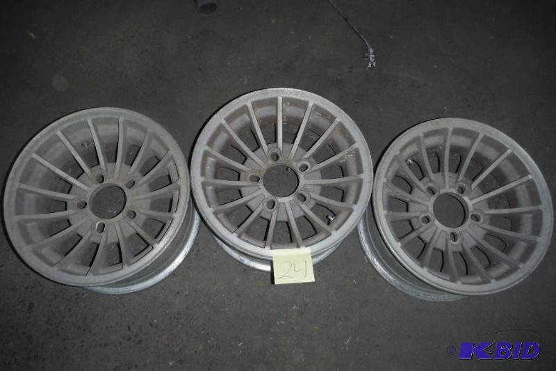 lot 24 image: Set of 3 15 Alluminum Mags