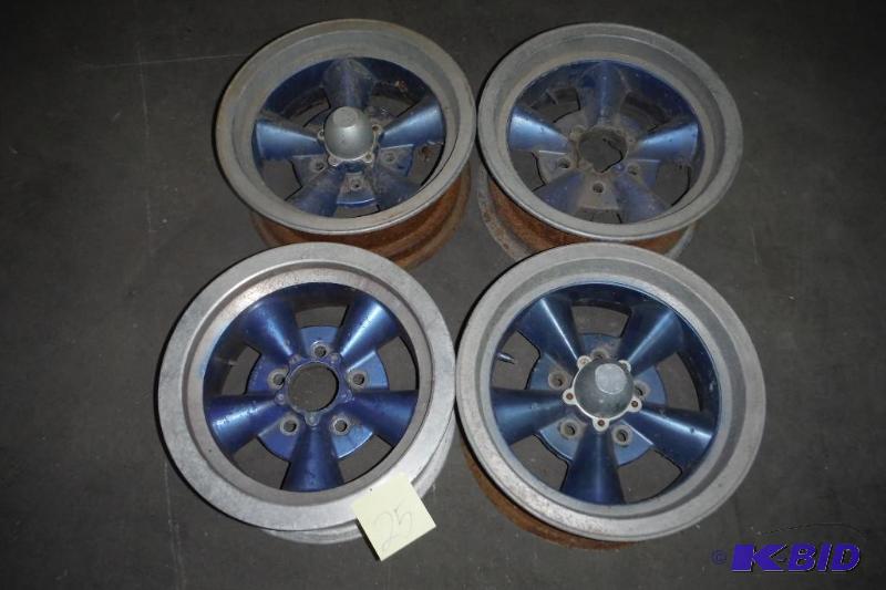 lot 25 image: Ste of 4 15 Alluminum Mags Blue