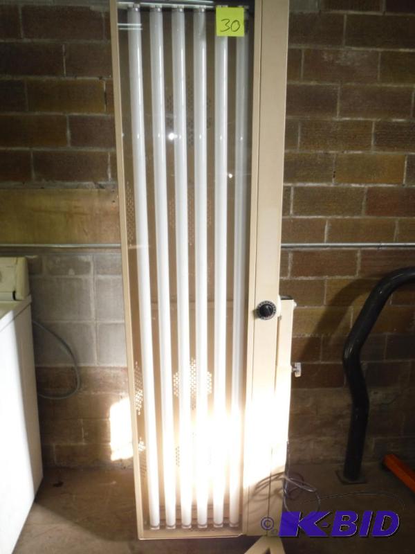 lot 30 image: Standind Tanning Bed