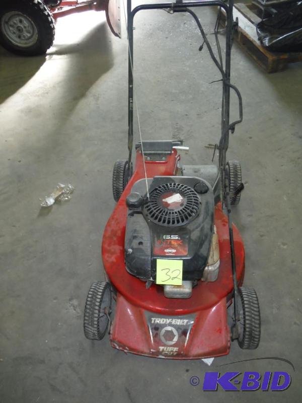 lot 32 image: Troy Built Walk Behind Lawn Mower 6.5 h.p.