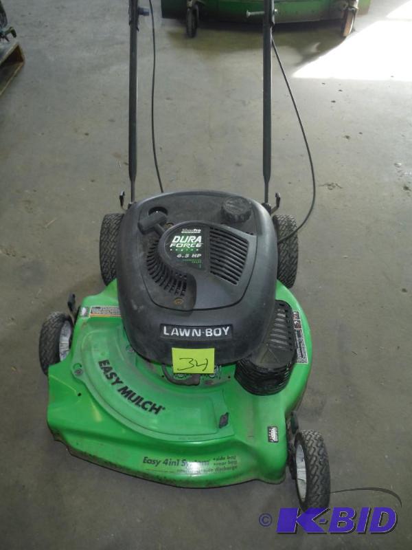 lot 34 image: Lawn Boy Duraforce Lawn Mower 6.5 h.p.