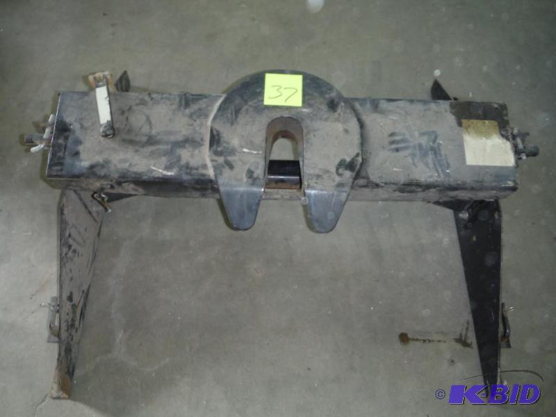 lot 37 image: Heavey Duty 5th Wheel