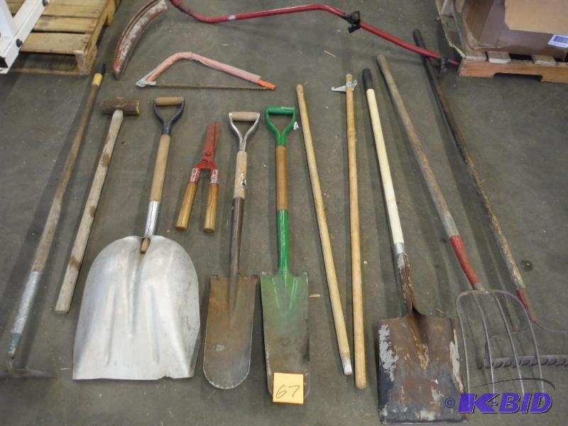 lot 67 image: Lot of yard tools
