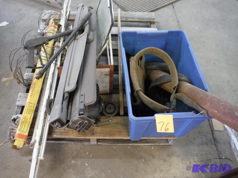 lot 76 image: Misc. Lot