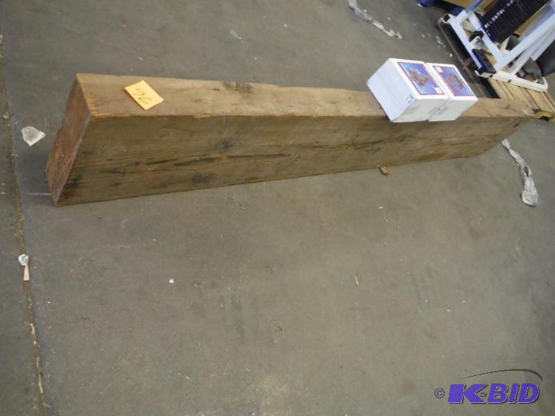 lot 96 image: Fur beam For Mantle 5-18x 16-14x 91, w Ornamental stocking holders