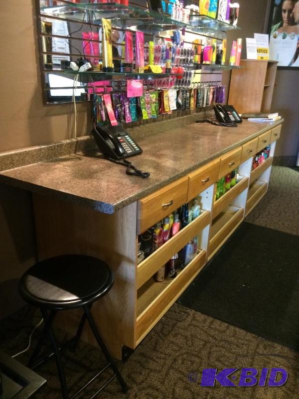 lot 10 image: Counter space with big sliding drawers