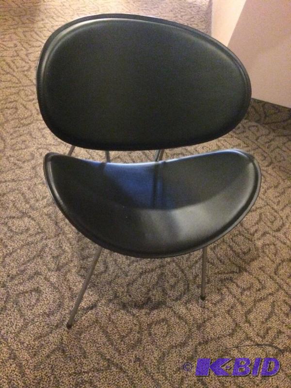 lot 11 image: Black chair