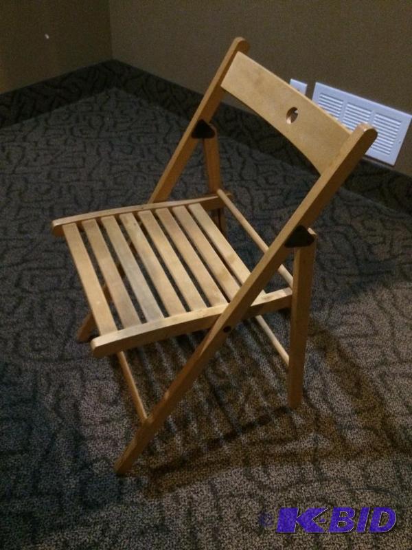lot 12 image: 1 wooden folding chair