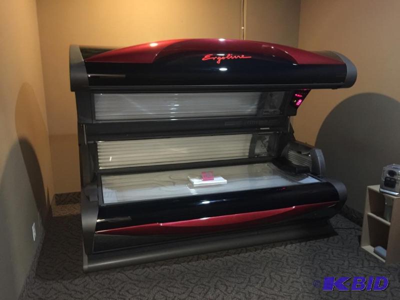 lot 38 image: Ergoline Classic 600 Turbo Power Tanning Bed - Red