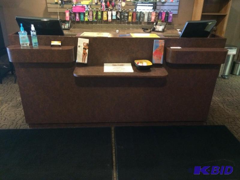lot 9 image: Front desk