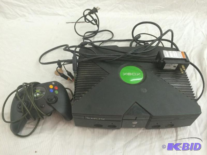 xbox with one controller and power cables  disk drive doesnt open