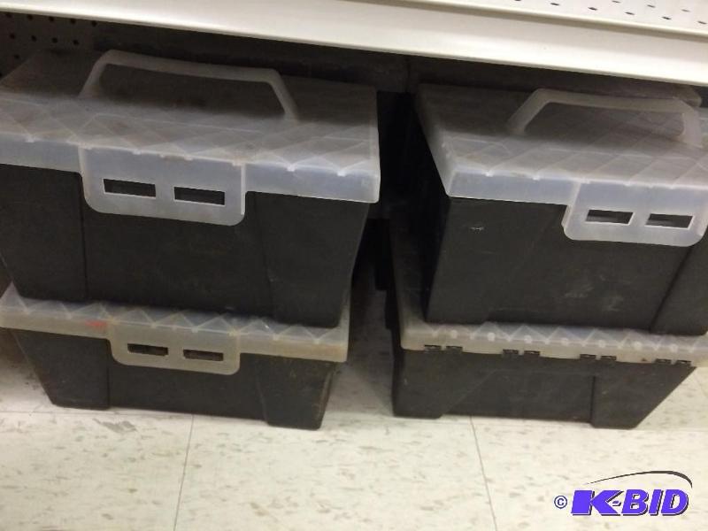 4 plastic storage containers