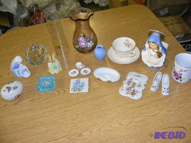 variety lot of household decorative items...
