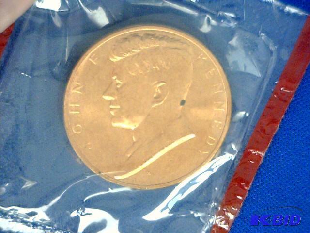 lot 246 image: John Kennedy Inauguration Medal, uncirculated...