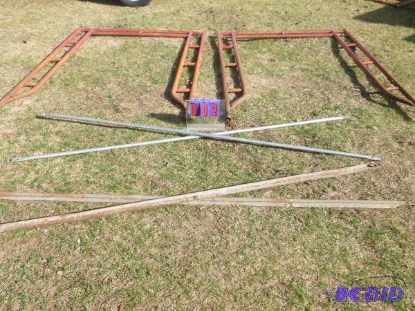 Commercial grade scaffold with 2 cross braces...