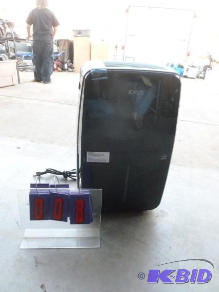 Idylis dehumidifier. Appears to be like new. ...