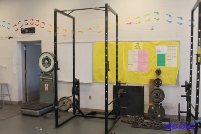 lot 16 image: 9 foot Squat Rack w Pull up bar #33