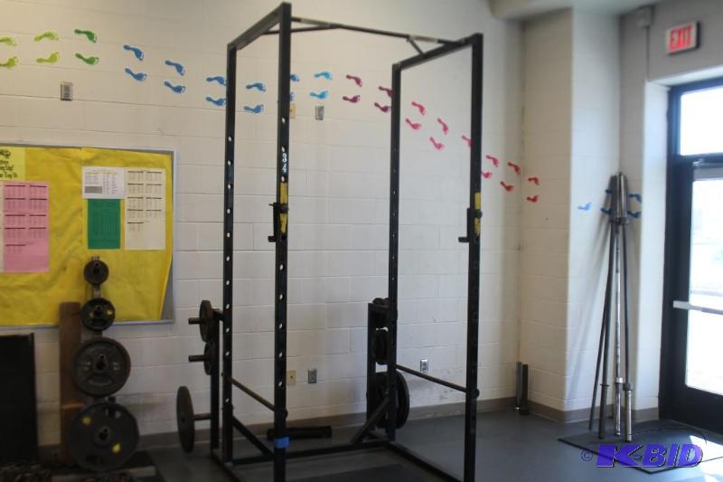 lot 17 image: 9 foot Squat Rack w Pullup bar #34