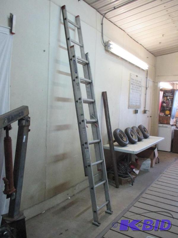 lot 10 image: Werner Aluminum extension ladder...