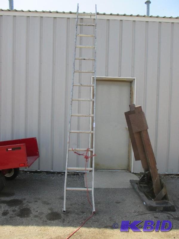 lot 107 image: 10 aluminum ladder...
