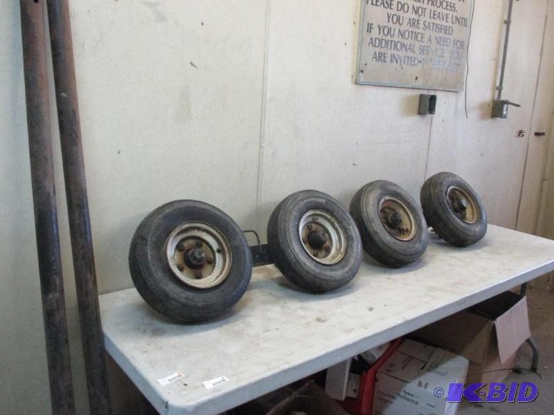 lot 11 image: Holmes tow truck dollies...