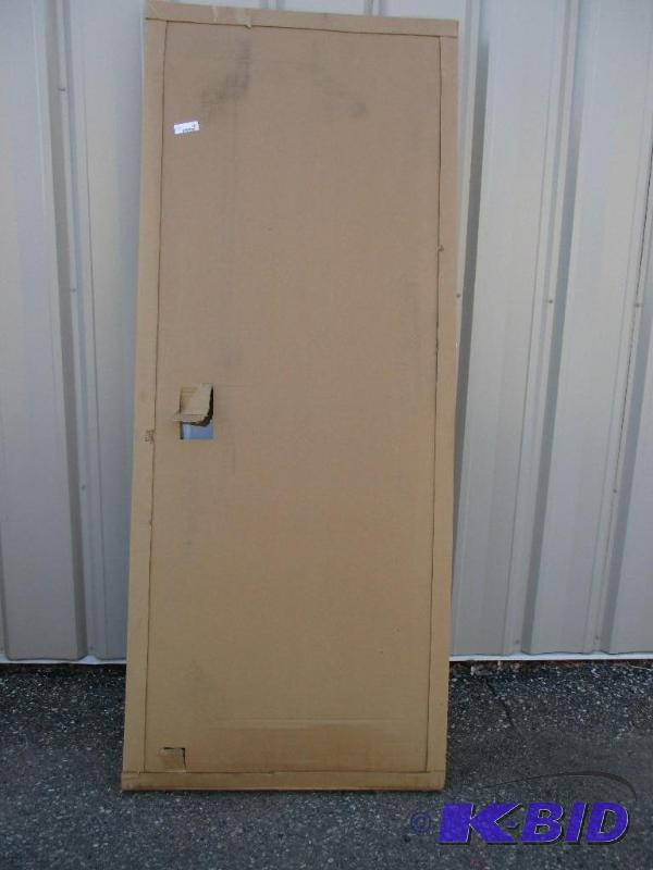 lot 123 image: New Larson storm door...