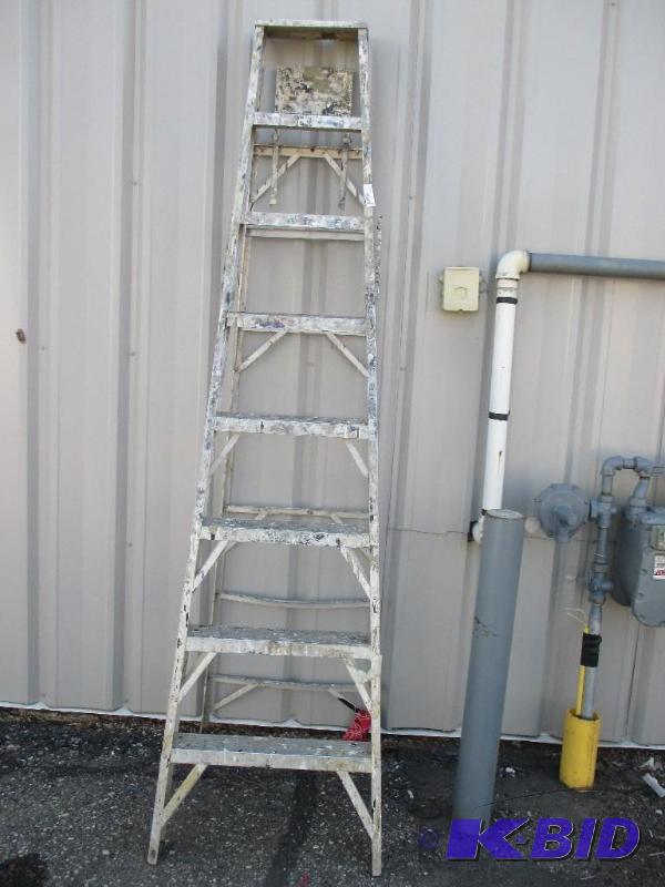 lot 127 image: 8 step ladder...