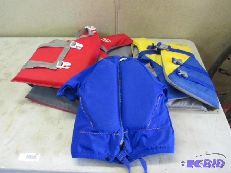 lot 146 image: 3 childs lifejackets, good condition....