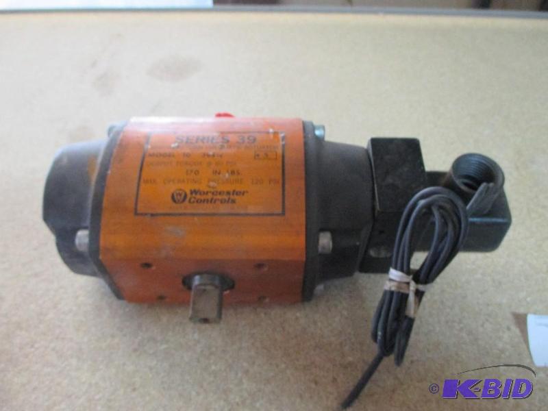 lot 22 image: Pneumatic valve...