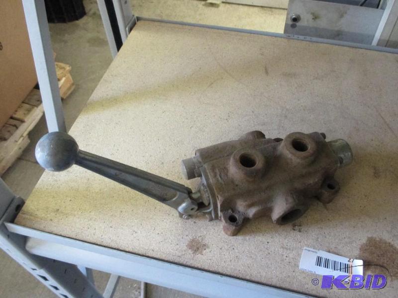 lot 27 image: Hydraulic valve...