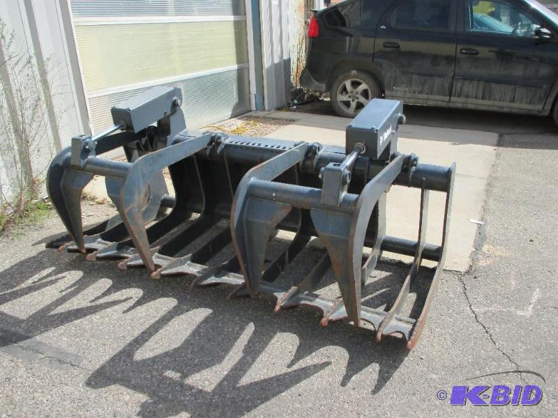 lot 3 image: Bobcat 82" root grapple, Bobcat brand, O...