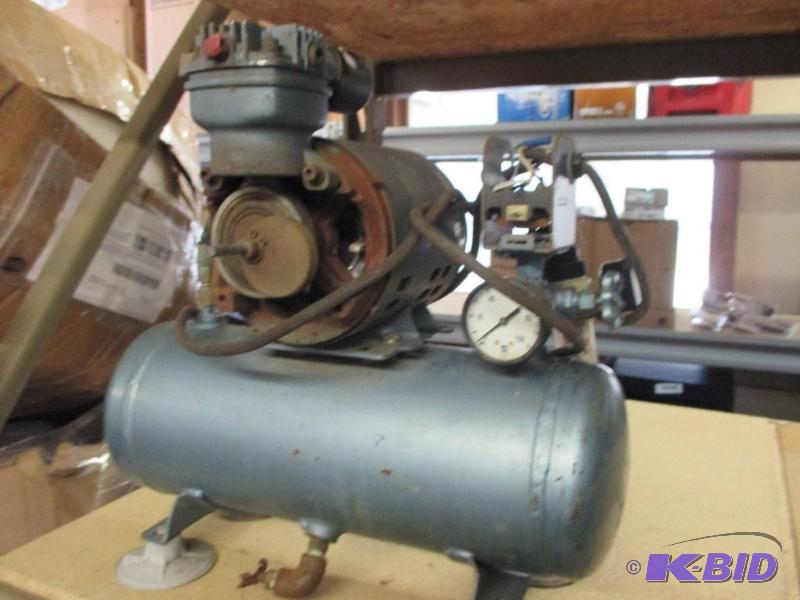 lot 43 image: Small air compressor, not tested...
