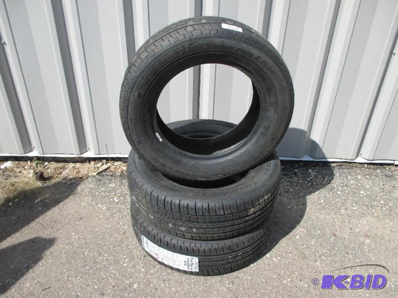 lot 51 image: 3 New Sumitomo tour plus tires, 19565R15...