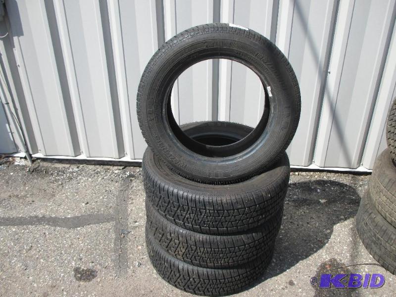 lot 58 image: 4 Kelly explorer plus tires 19560R15...