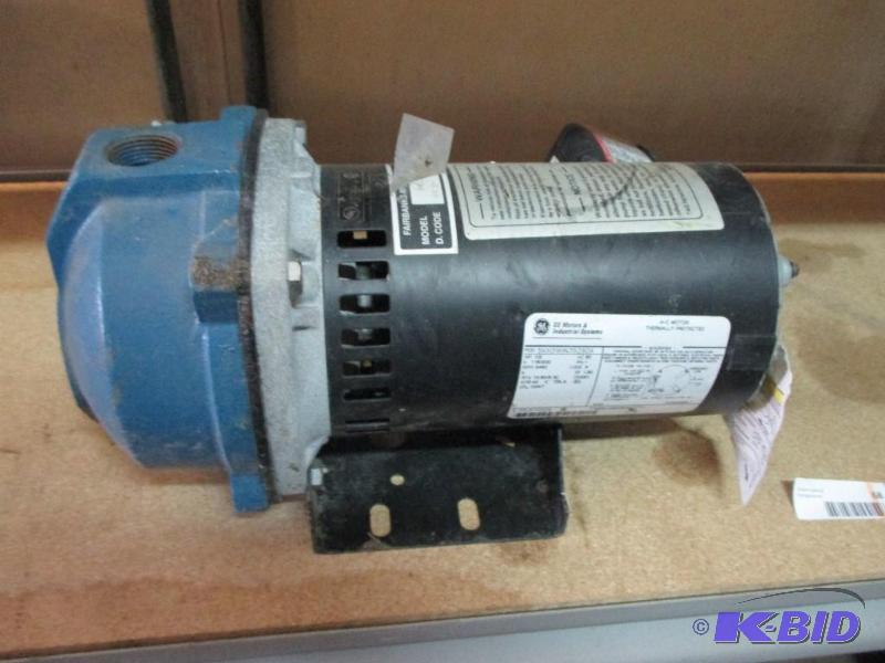 lot 68 image: Pump, looks new...