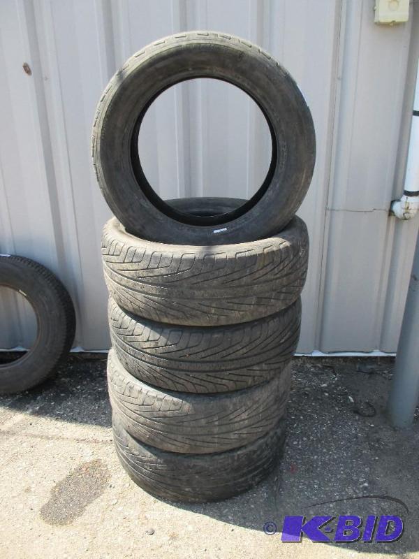 lot 73 image: 5 Michelin tires 22555R17, 732 tread...