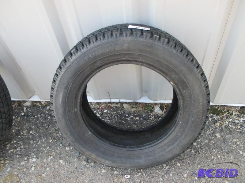 lot 85 image: Blizzak tire 17565R14, 1032 tread...