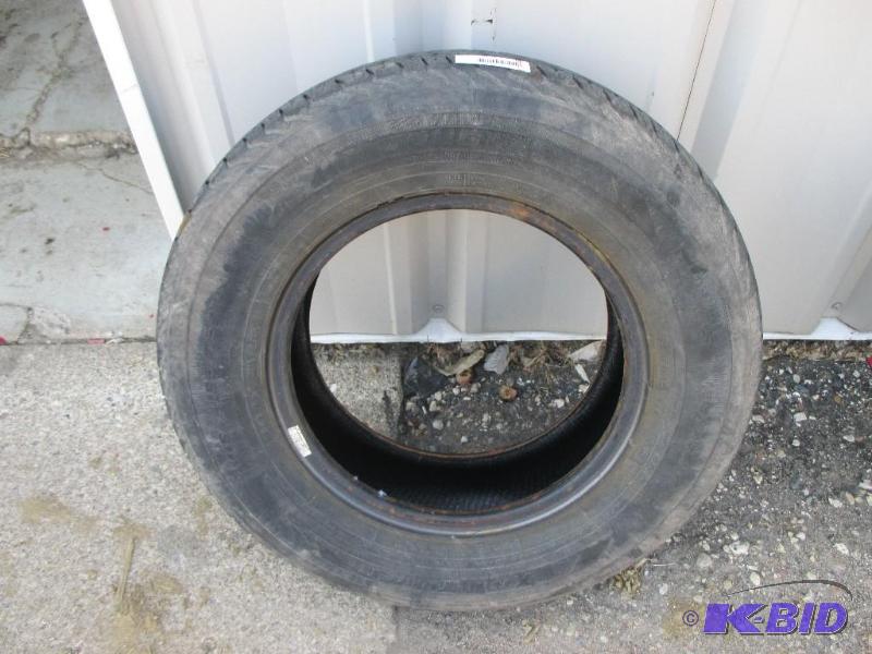 lot 86 image: Douglas tire 19575R14, 632 tread...