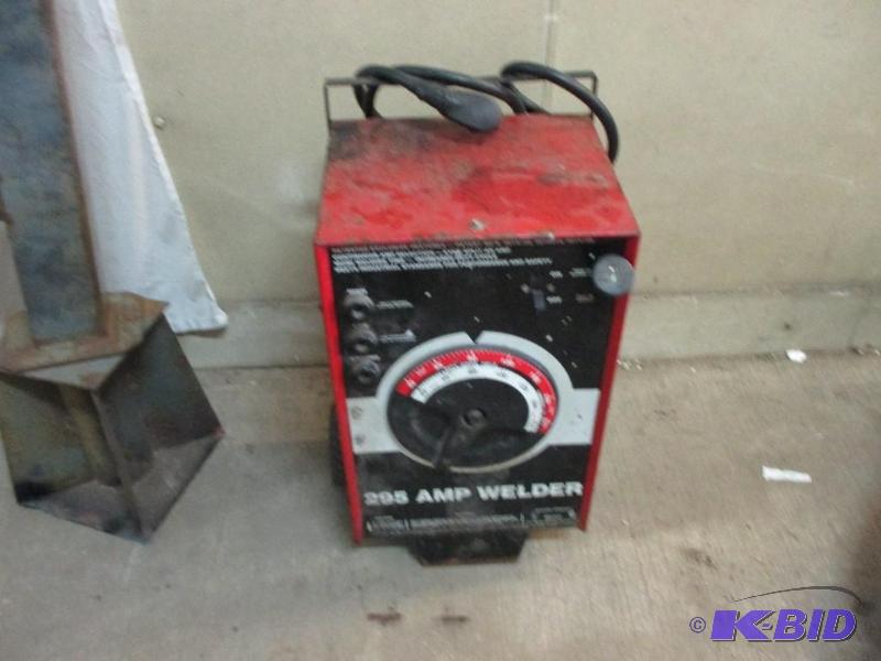 lot 89 image: 295 amp arc welder...